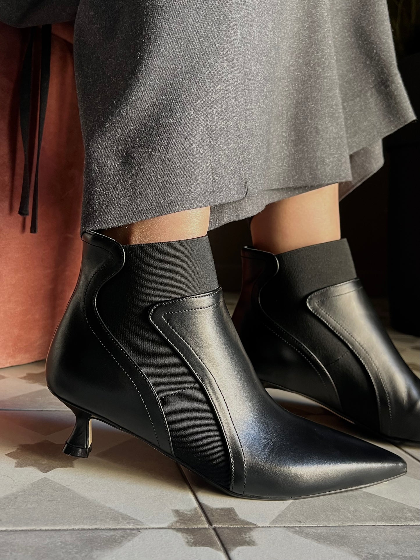 Stivaletto in pelle Anna F con elastico alla caviglia
