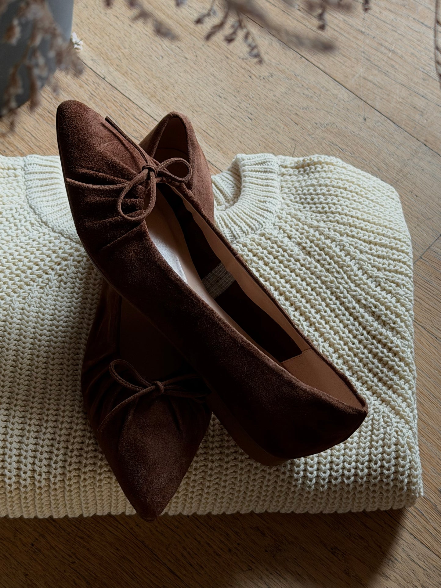 Scarpa in suede con plisse’