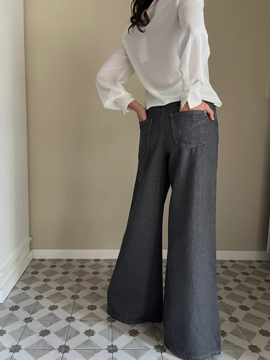 Pantalone denim vita bassa a palazzo grigio