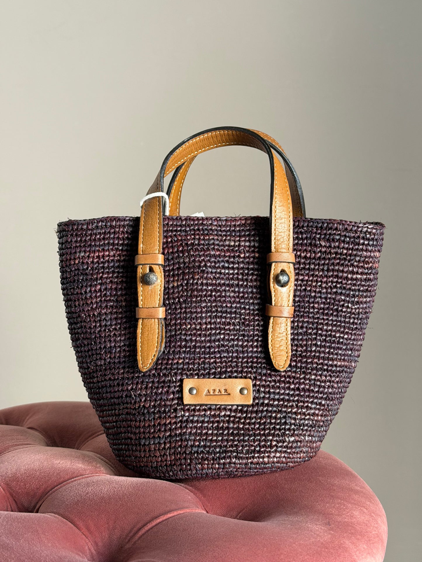 Borsa in rafia con manico in pelle e tracolla