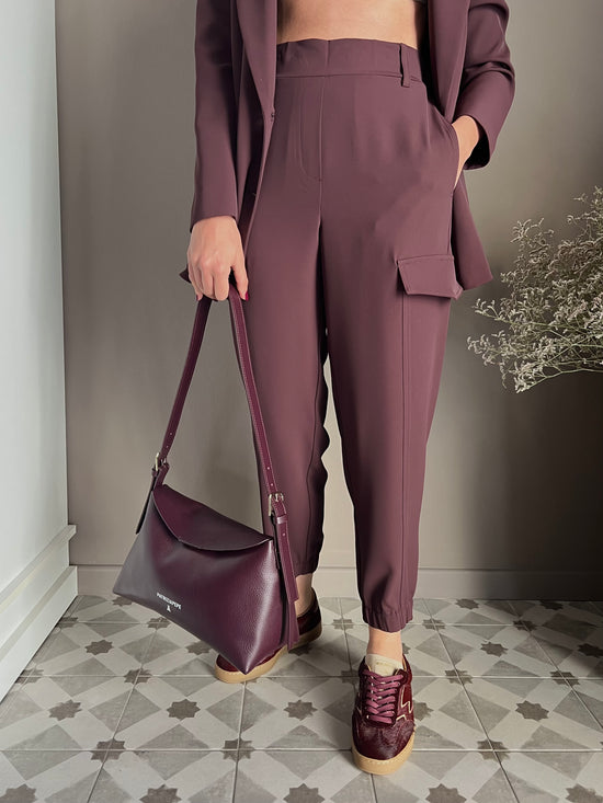 Pantalone in crepe cargo bordeaux