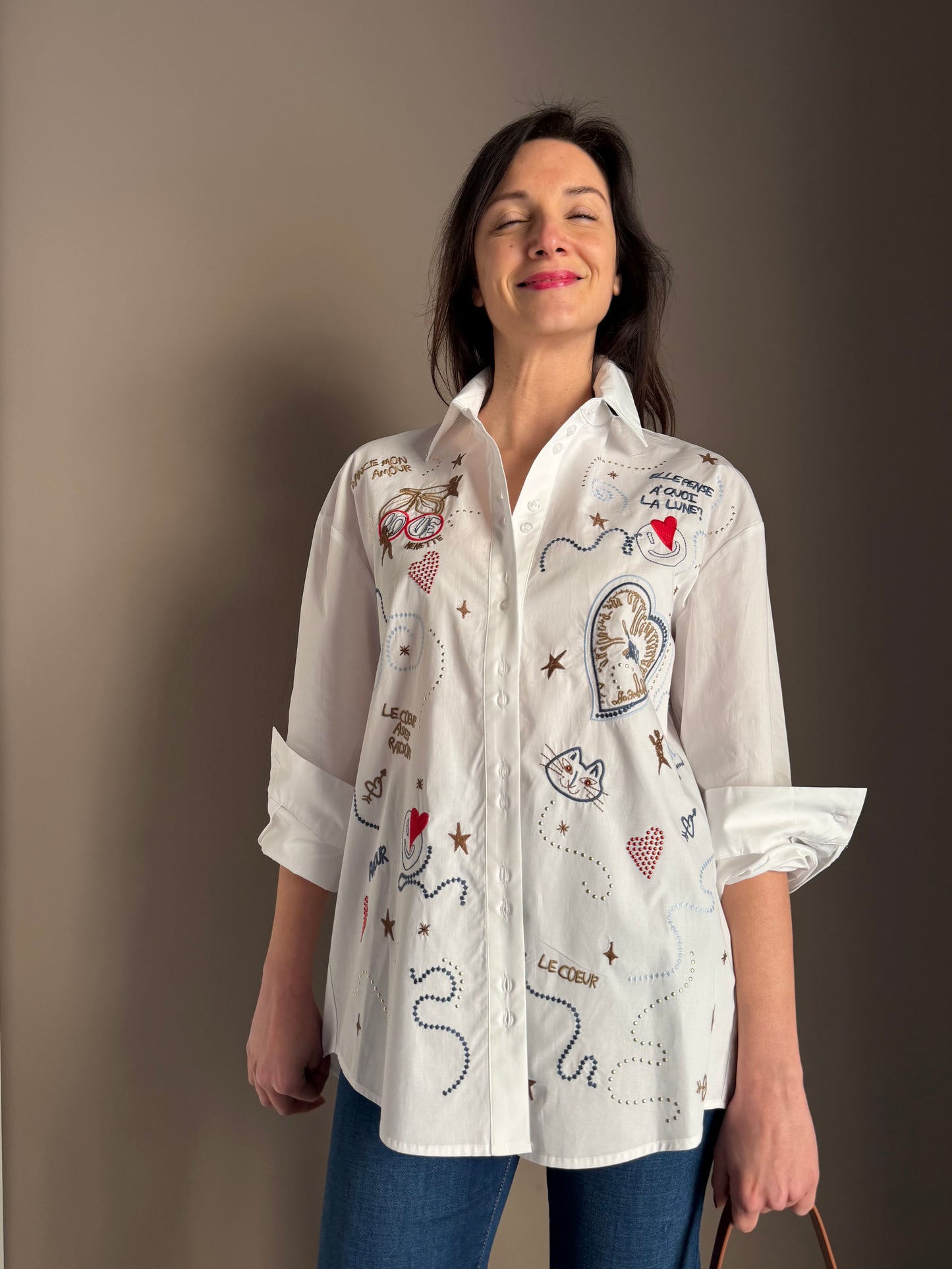 Camicia over in cotone con ricamo