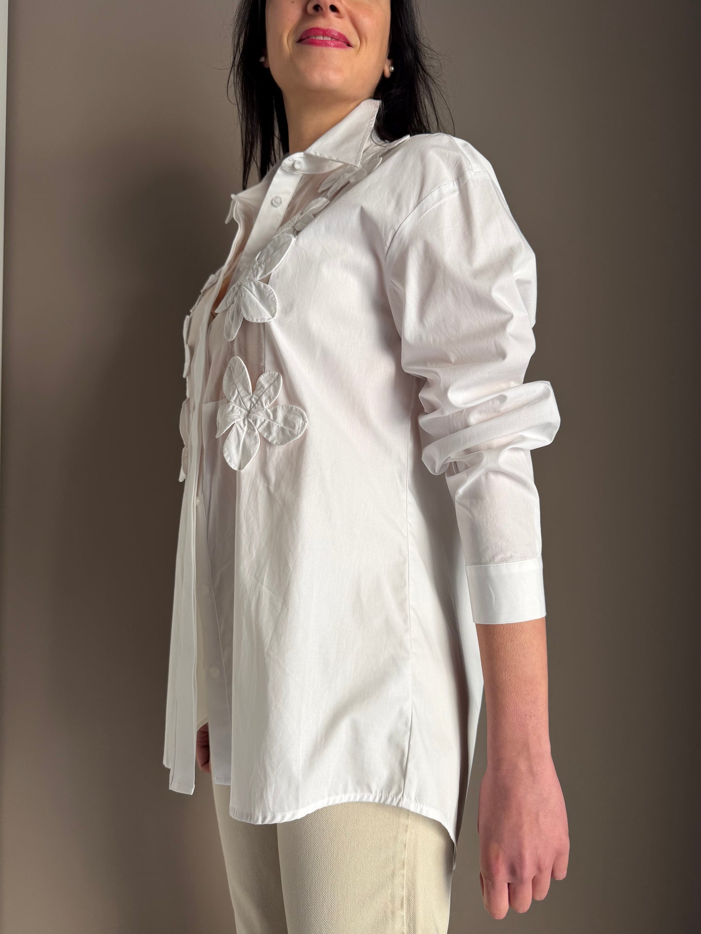 Camicia in cotone con intarsi floreali