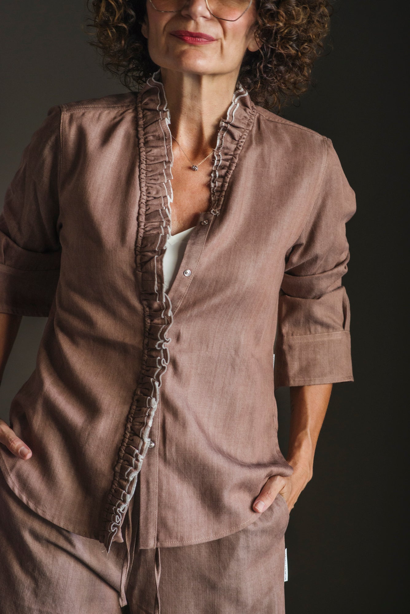Camicia in denim con rouches caramello