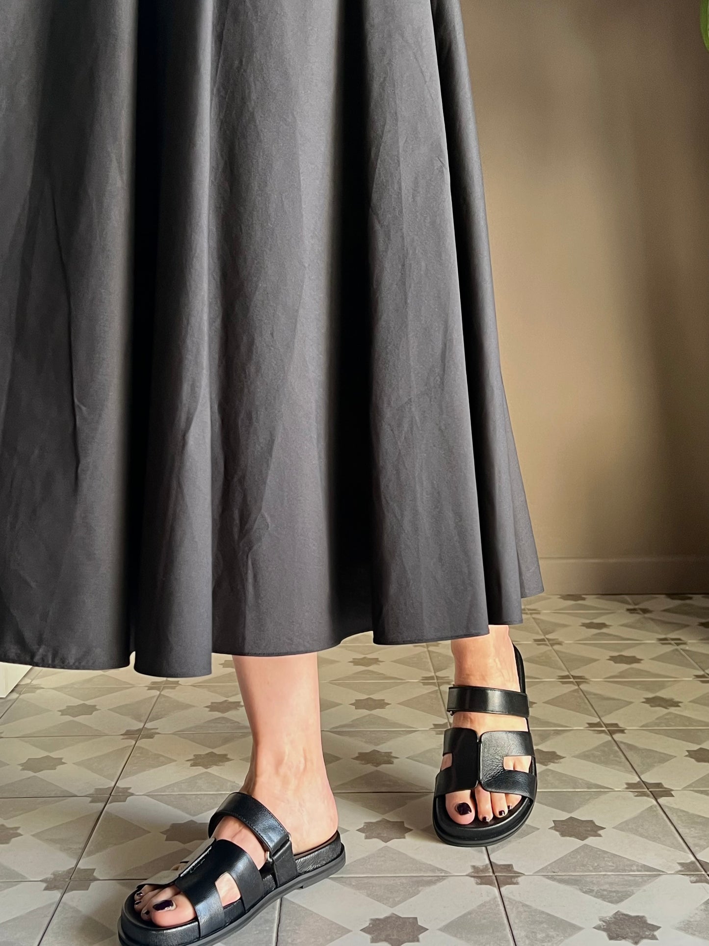 Ciabattina in pelle minimal nera