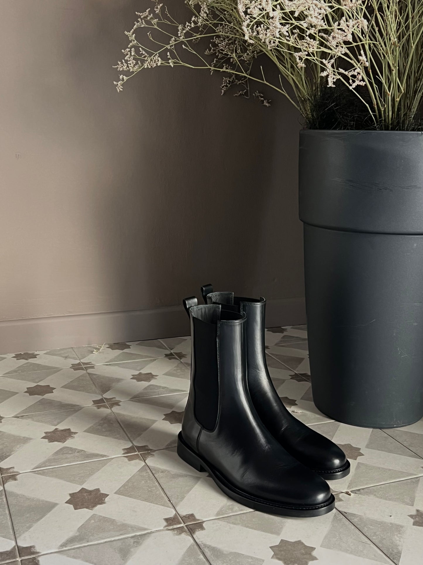 Stivaletto in pelle con elastici laterali