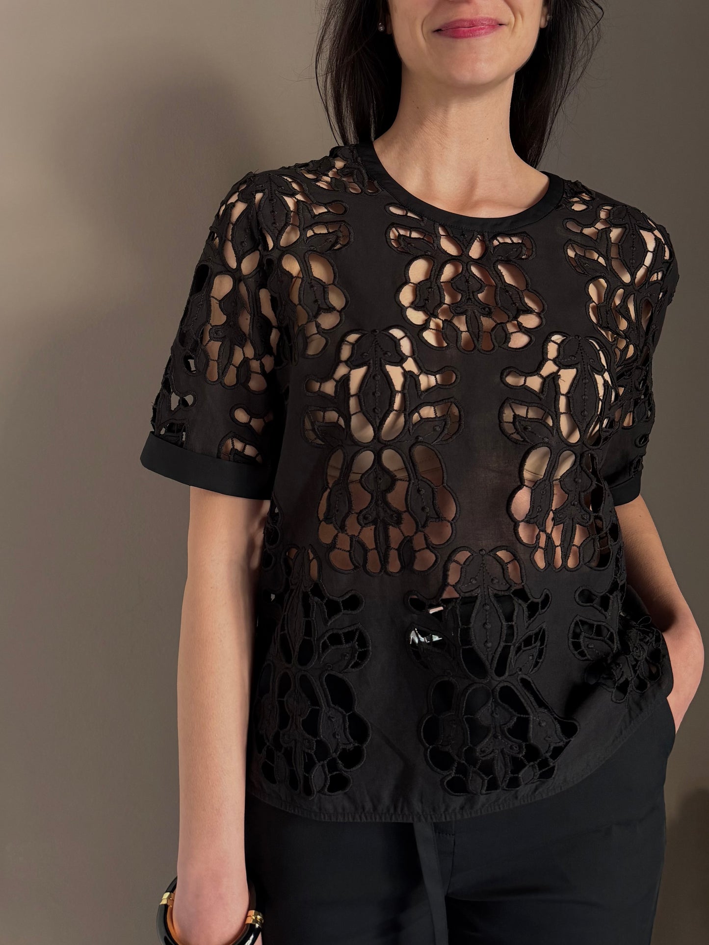 Blusa in macrame’ e tencel nera