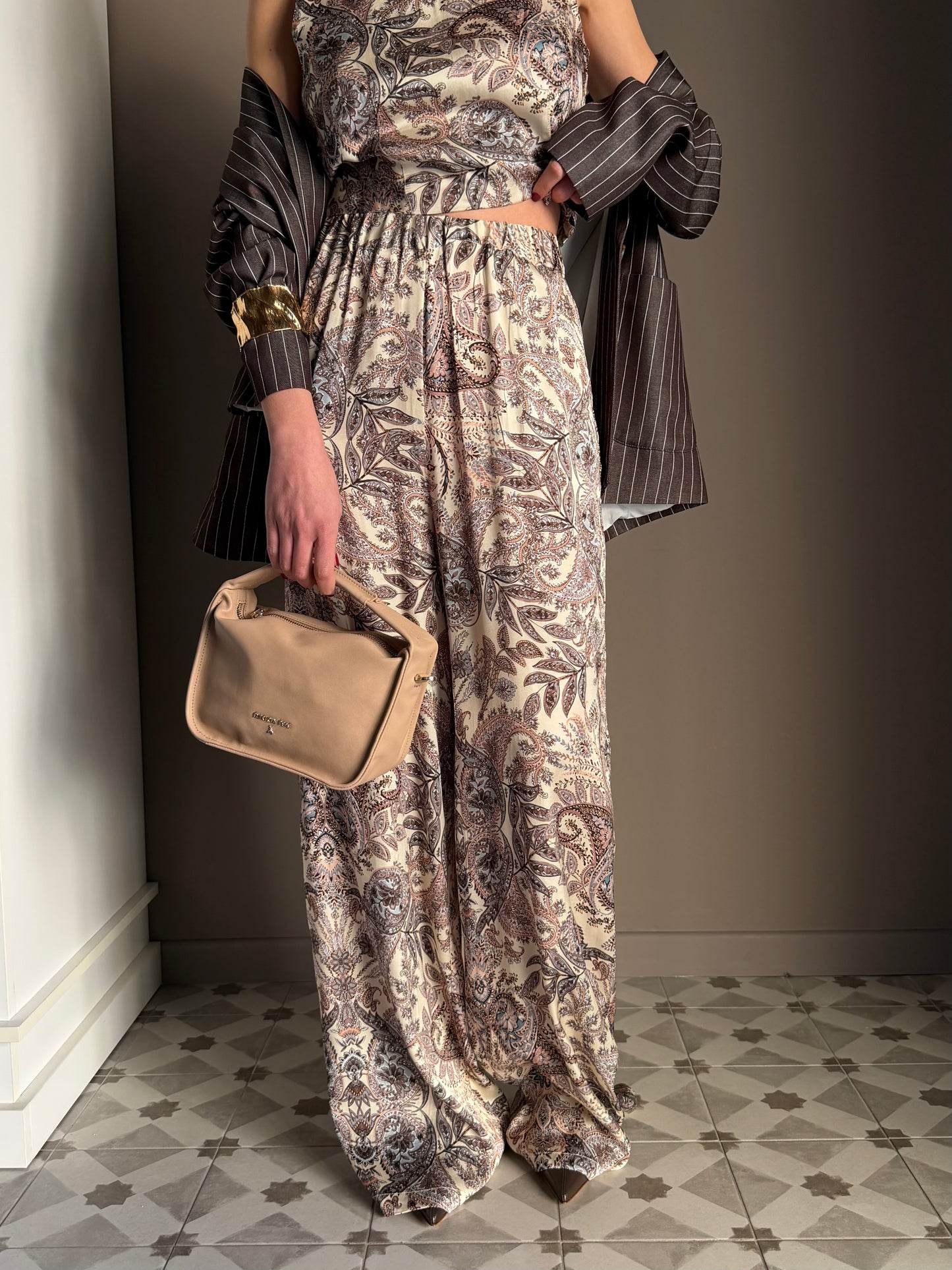 Pantalone fluido in fantasia