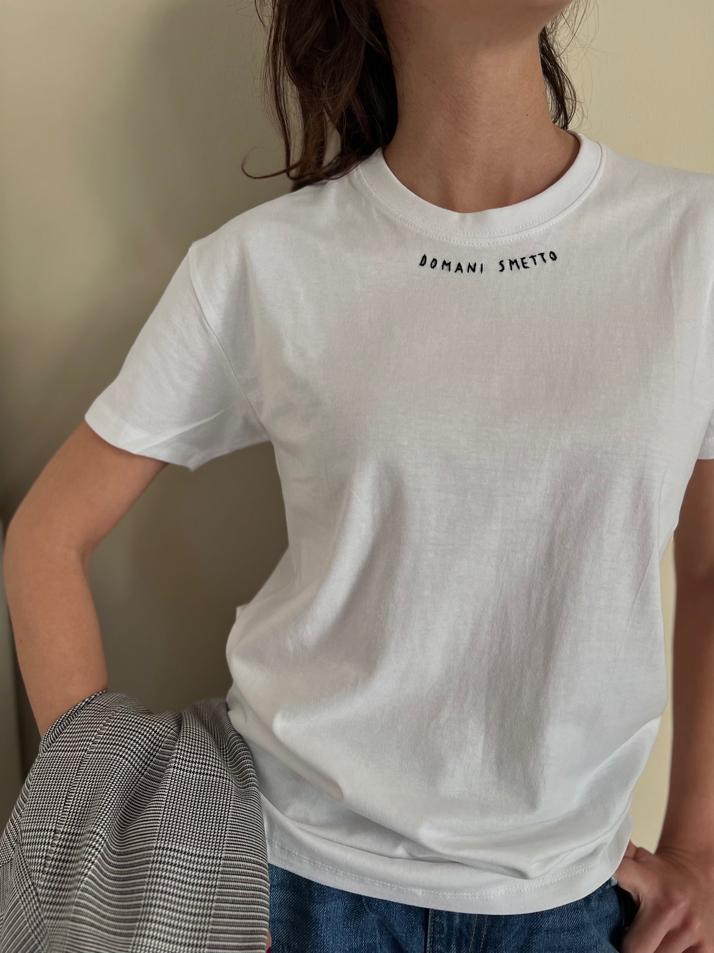 T shirt ricamata a 2025 mano