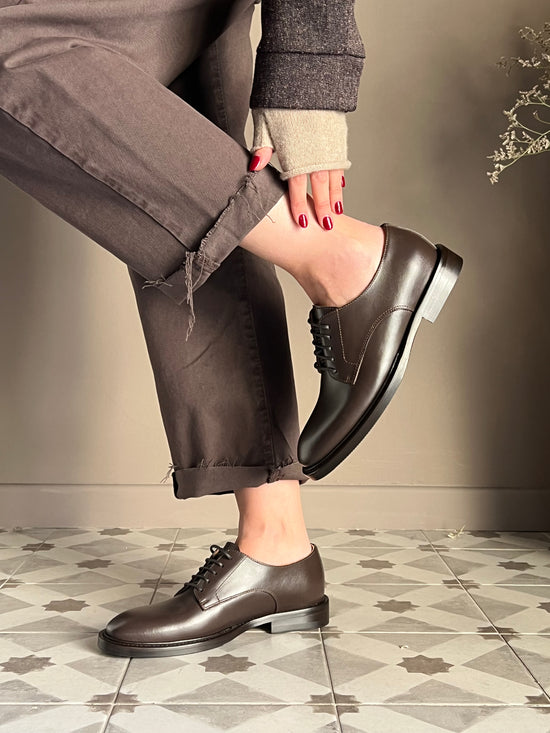 Scarpa con i lacci linea maschile