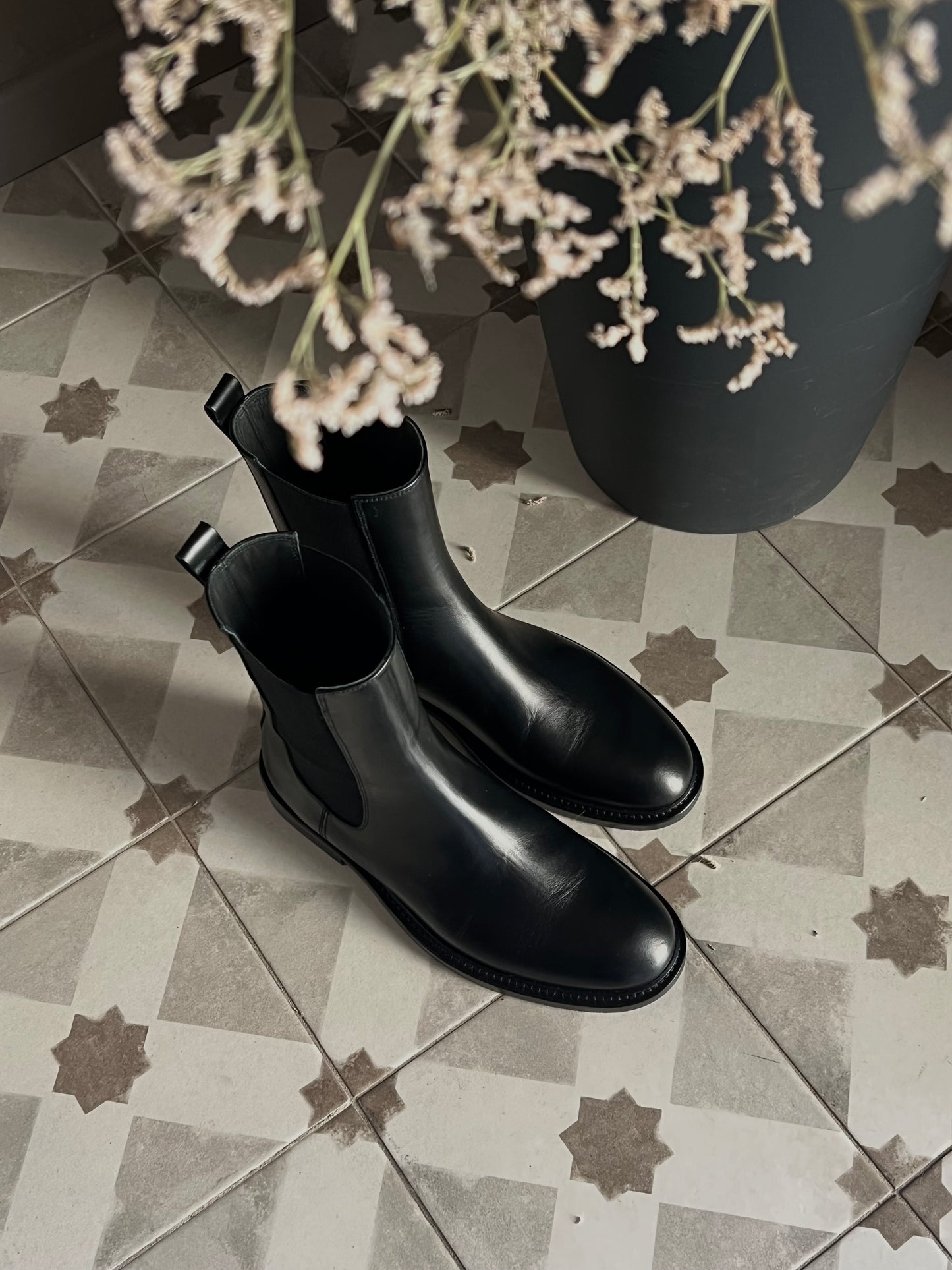 Stivaletto in pelle con elastici laterali