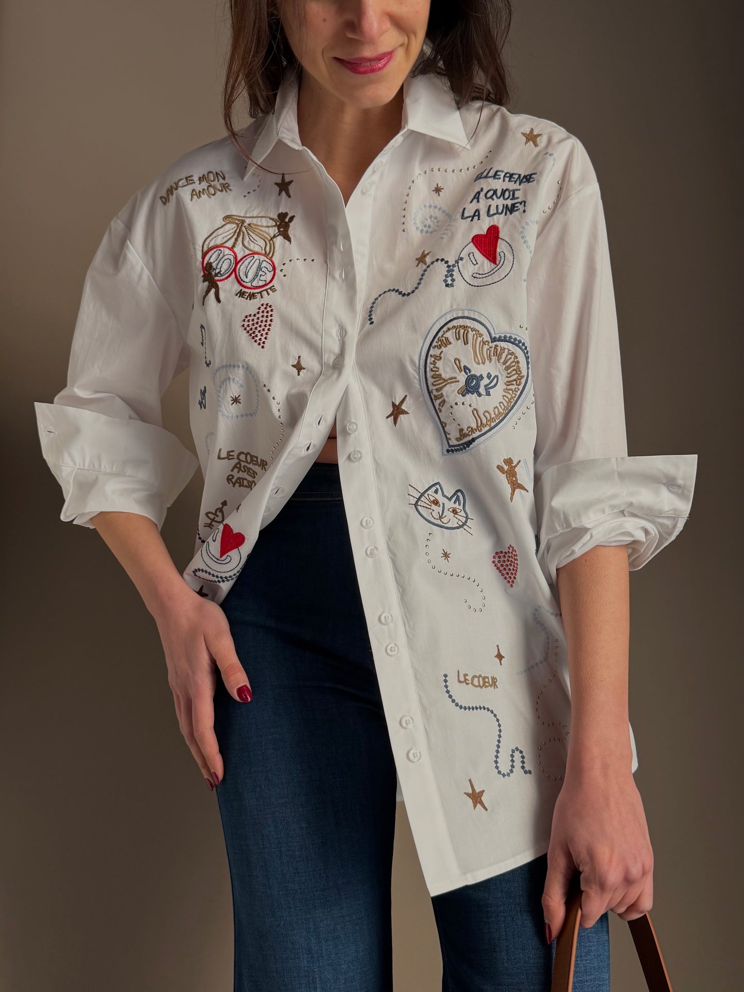 Camicia over in cotone con ricamo