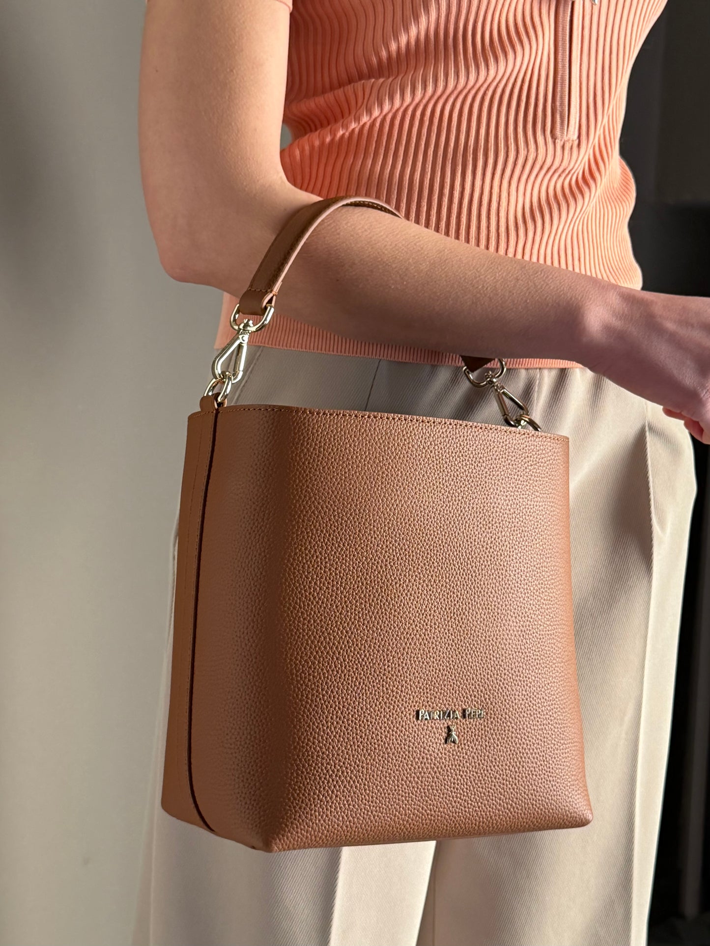 Borsa secchiello con tracolla