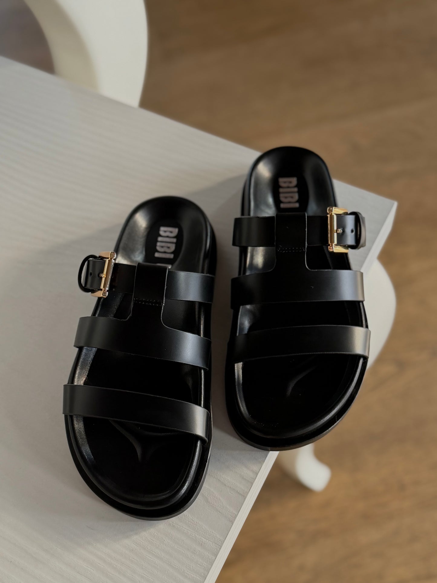 Sandalo Minimal Urban in Pelle Nera