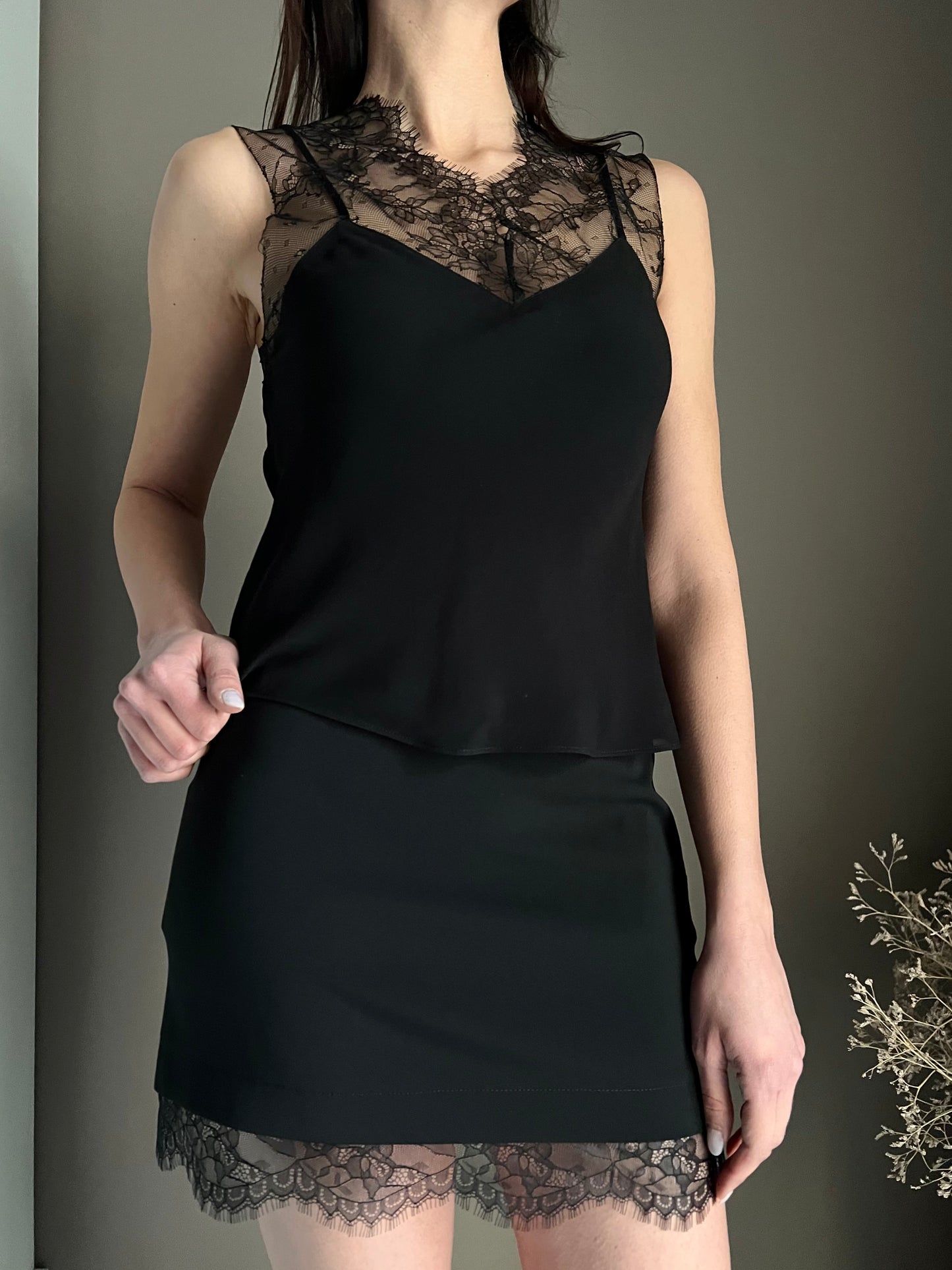 Top con dettagli di pizzo