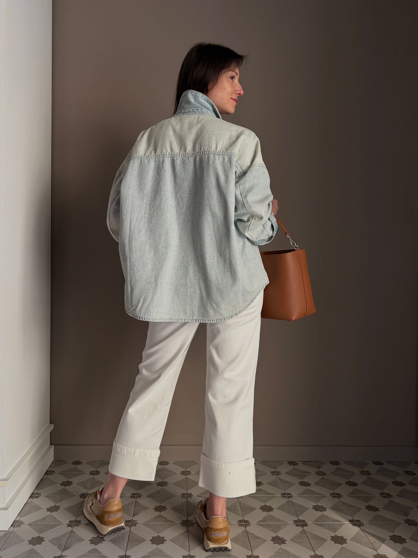 Camicia over in denim chiaro con ricamo