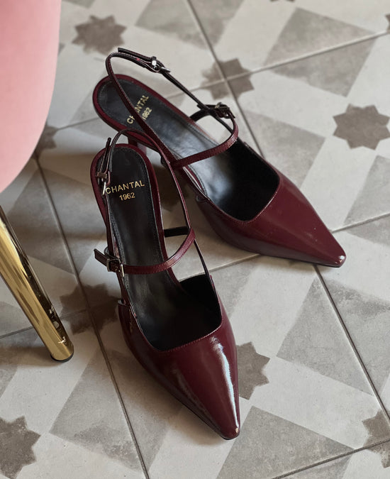 Slingback in vernice con tacco sottile