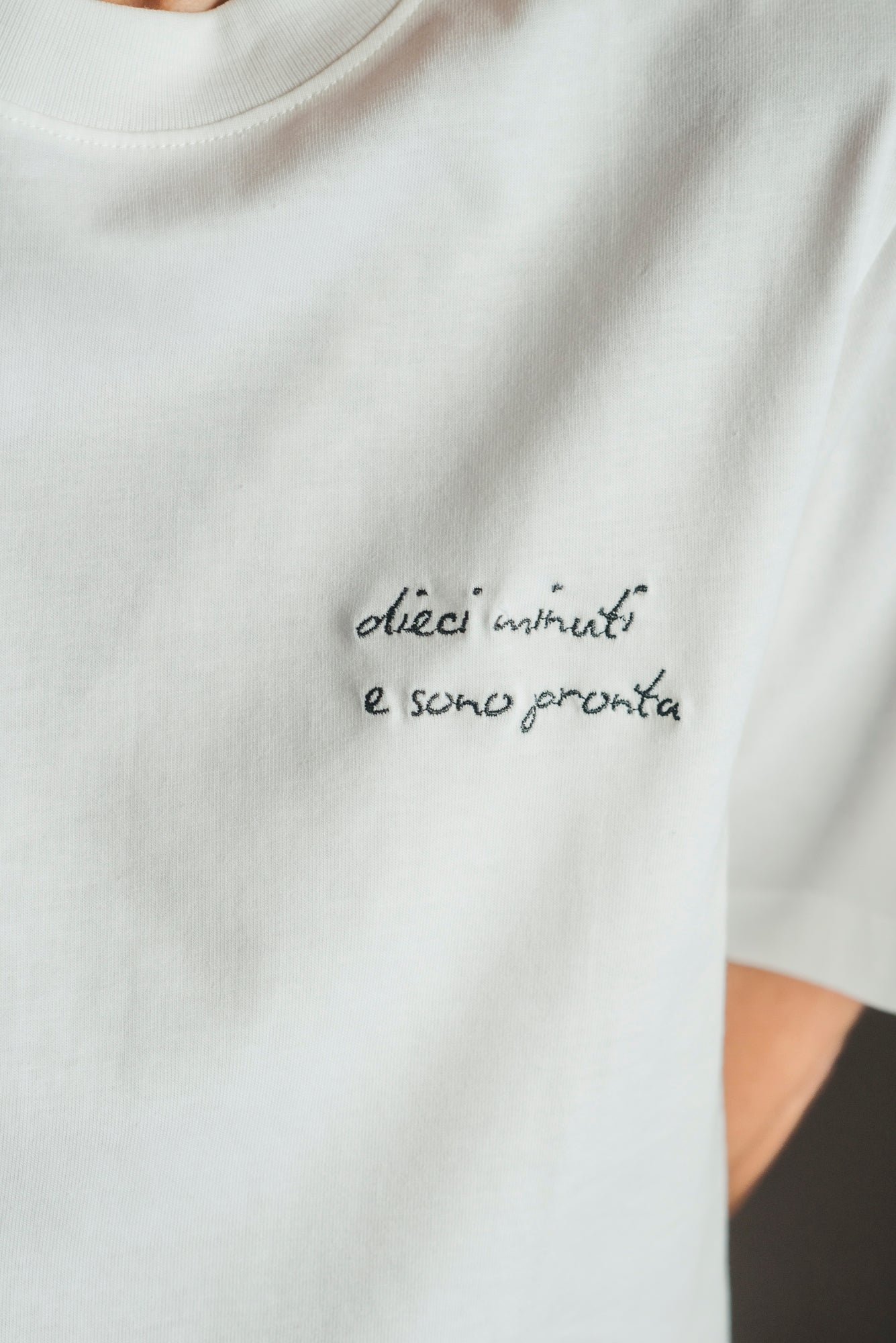 T-shirt ricamata