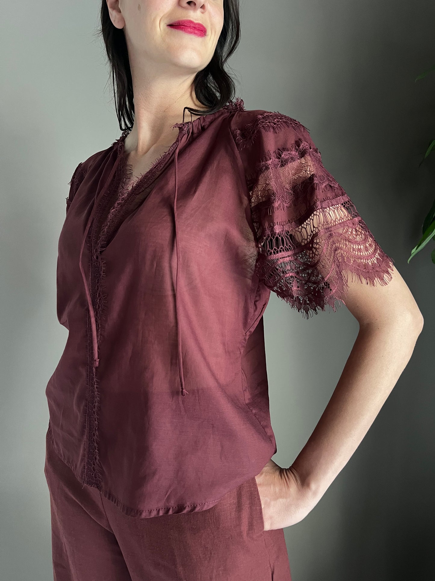 Blusa manica corta con inserti in pizzo