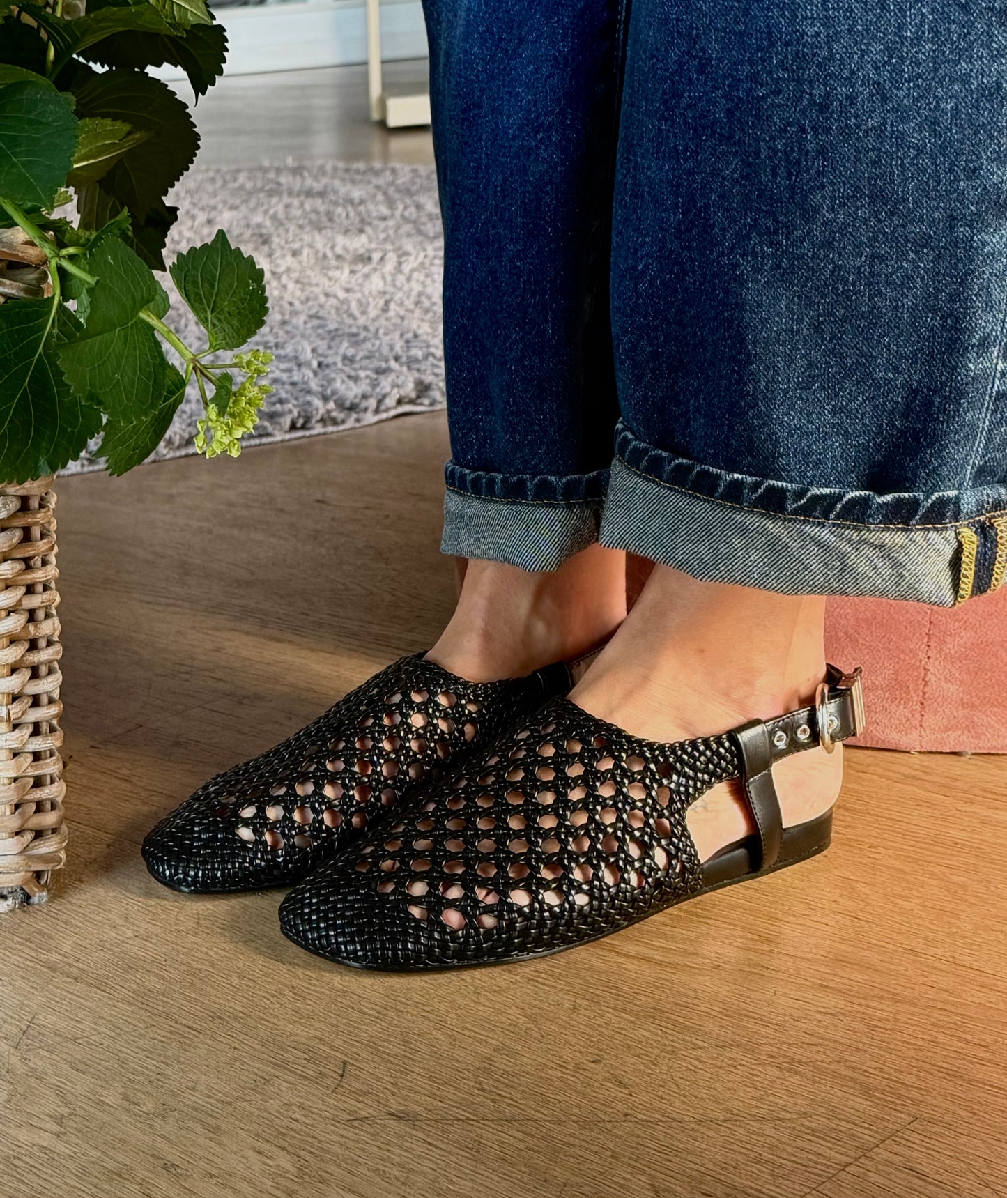 Sandalo Flat in Pelle Intrecciata Nero
