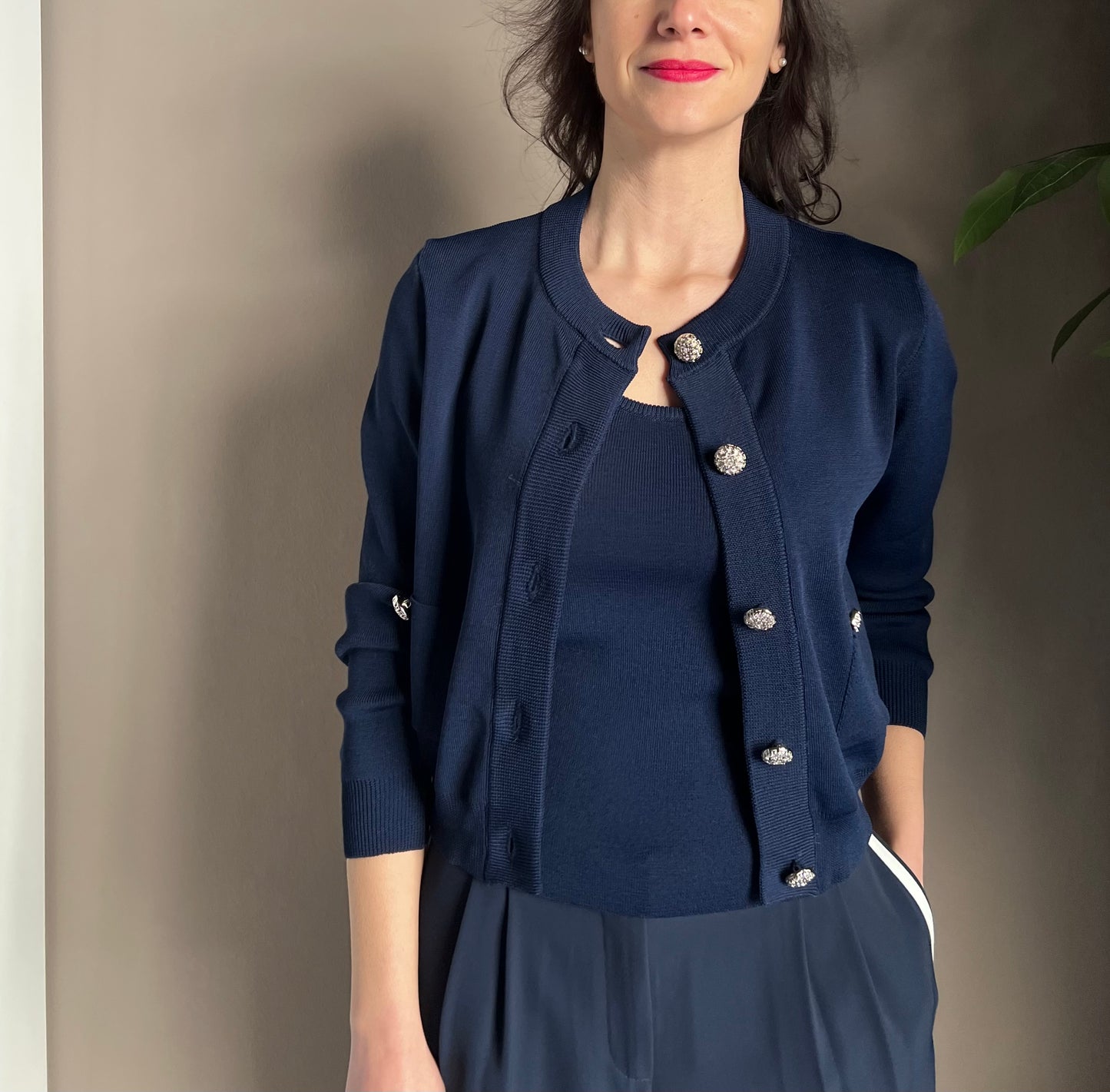 Cardigan in viscosa blu con bottoni dorati