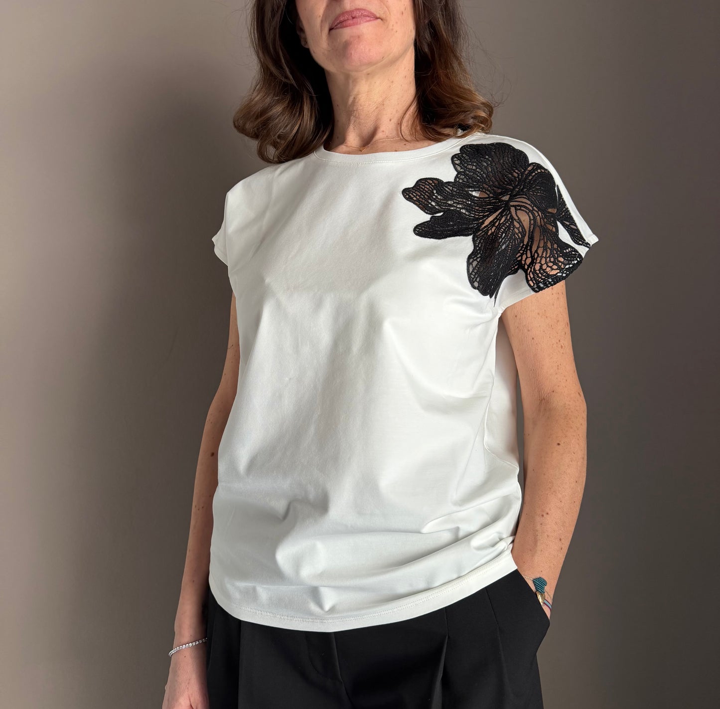 T-Shirt con fiore ricamato Patrizia Pepe