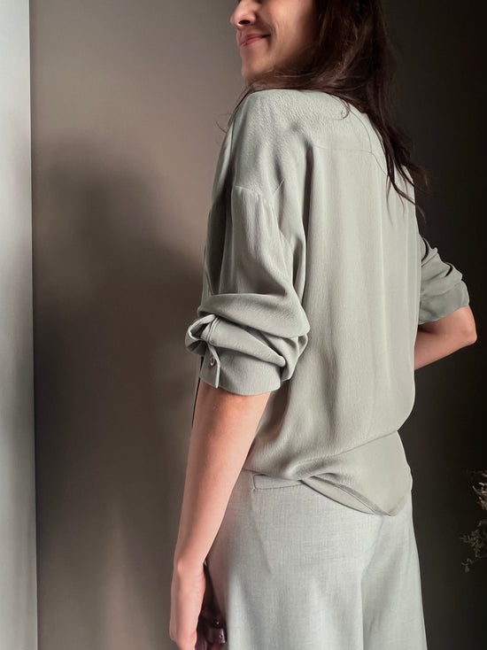 Camicia fluida in viscosa con cravattino staccabile