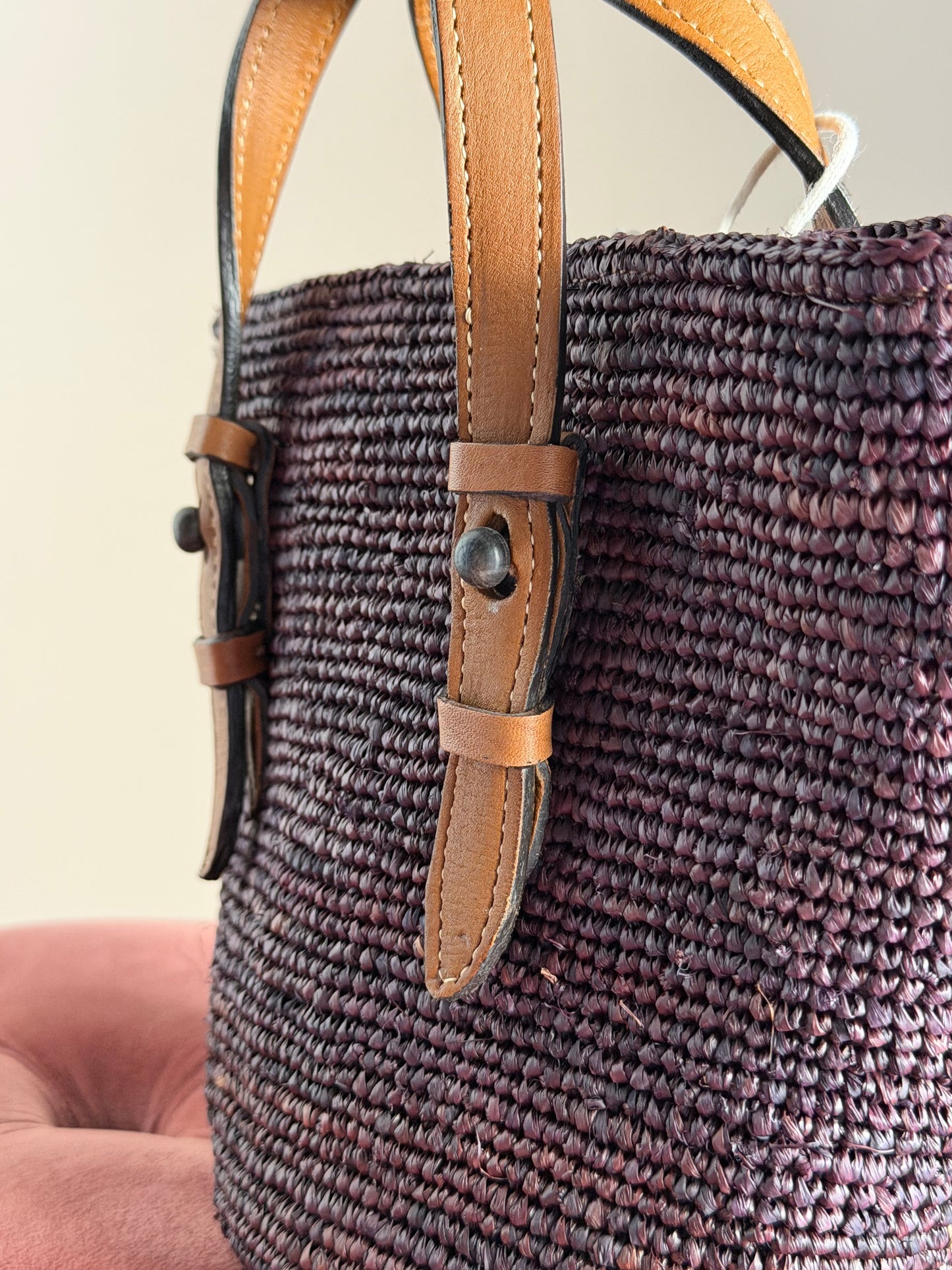 Borsa in rafia con manico in pelle e tracolla