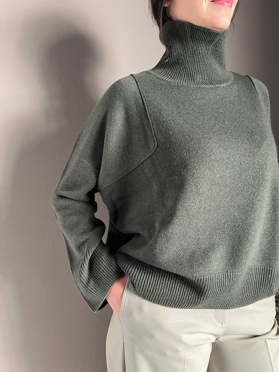 Maglia collo alto in lana e Cashemire Verde salvia