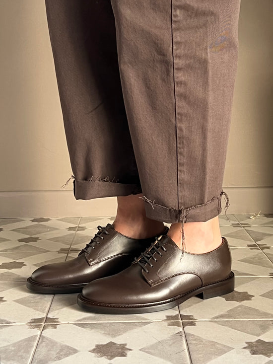 Scarpa con i lacci linea maschile