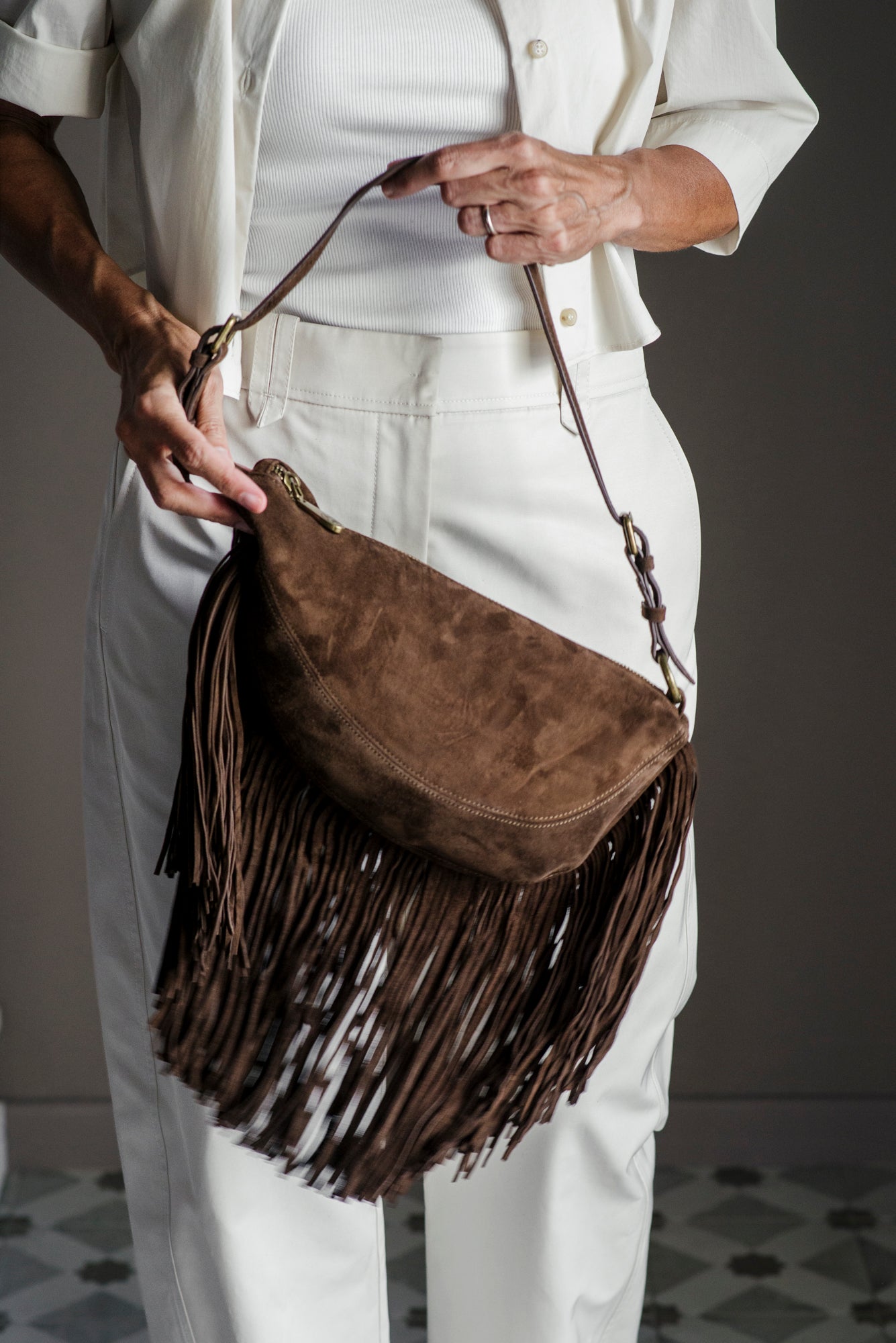 Borsa in suede con frange