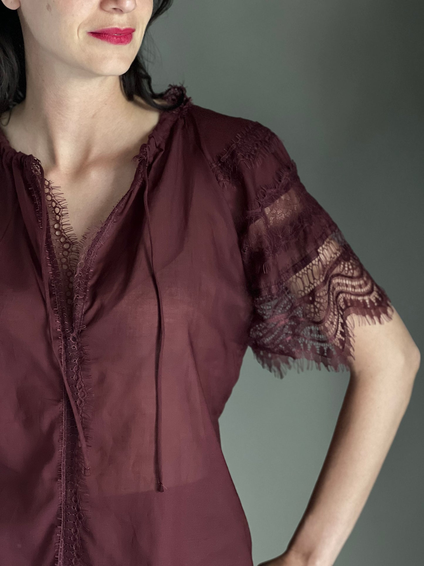 Blusa manica corta con inserti in pizzo