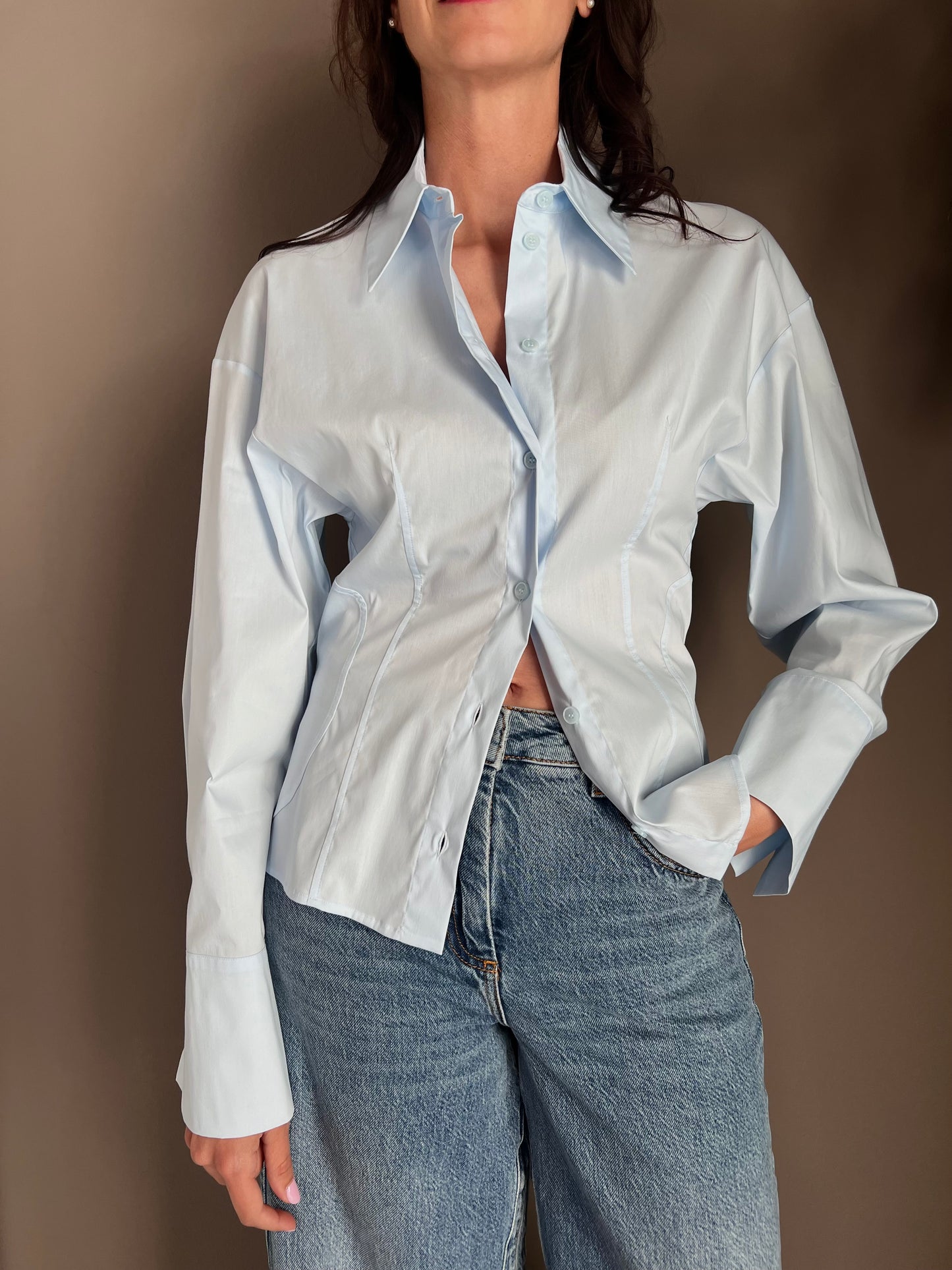Camicia in cotone con spalla scesa Azzurra