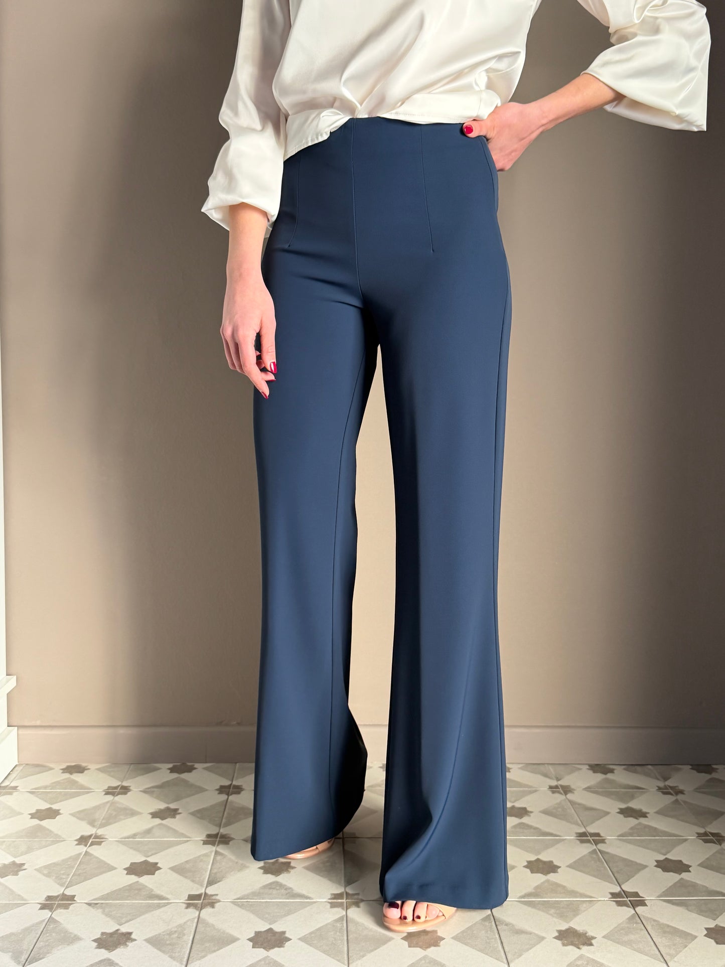 Pantalone a palazzo in crepe fluido blu