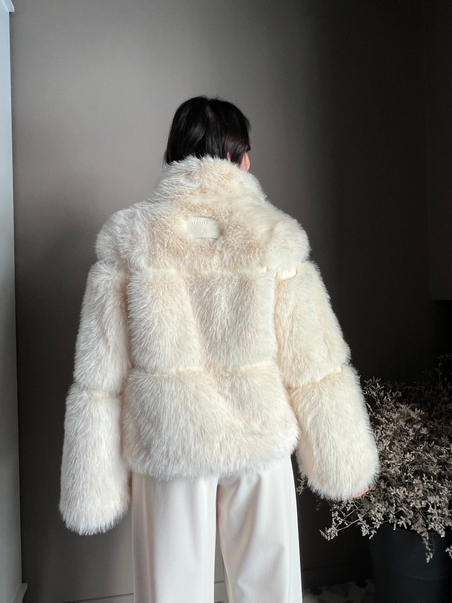 Giubbotto fluffy corto Wooly White