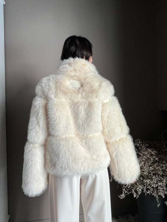 Giubbotto fluffy corto Wooly White