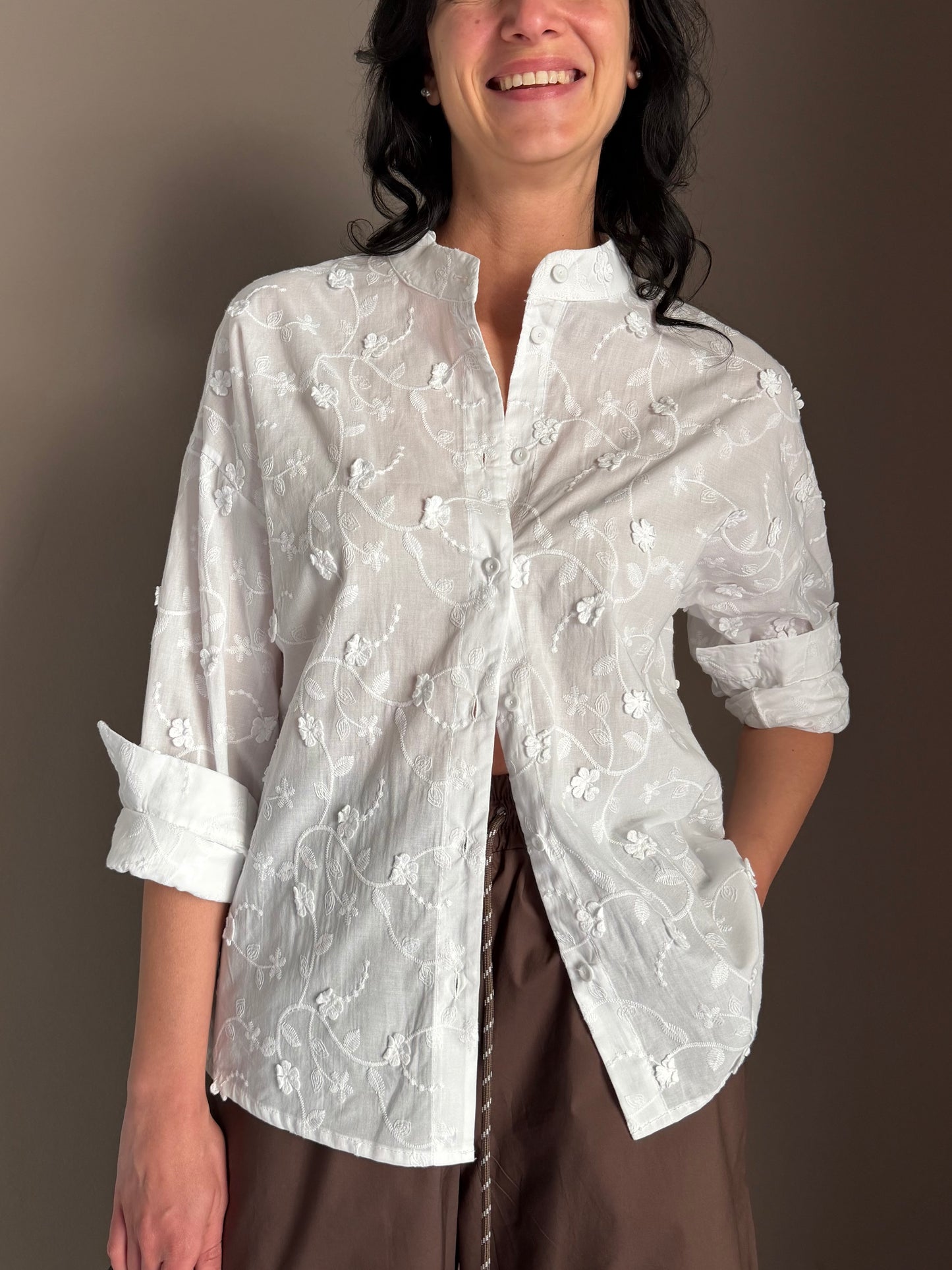 Camicia in cotone ricamato