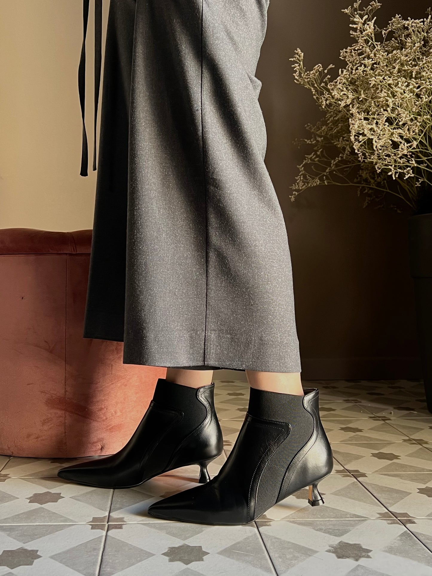 Stivaletto in pelle Anna F con elastico alla caviglia