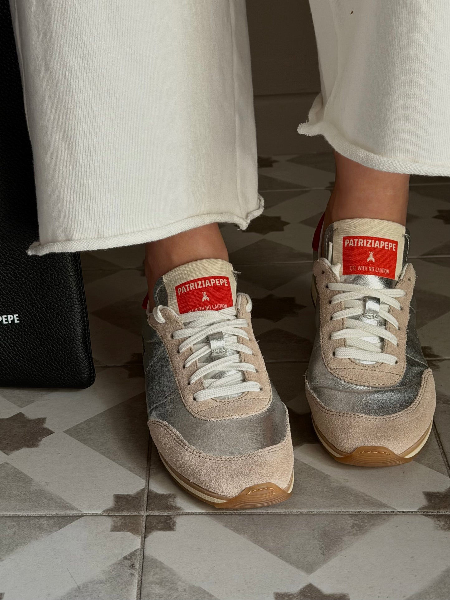 Running Skin Sneakers Silver e Red