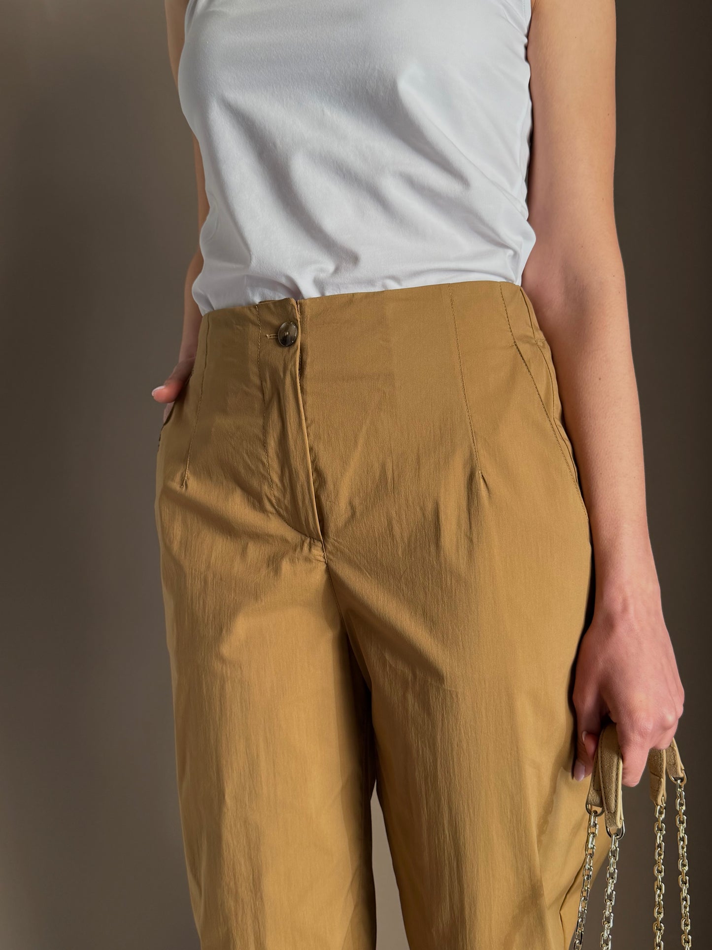Pantalone Carrot Fit – Colore Nocciola