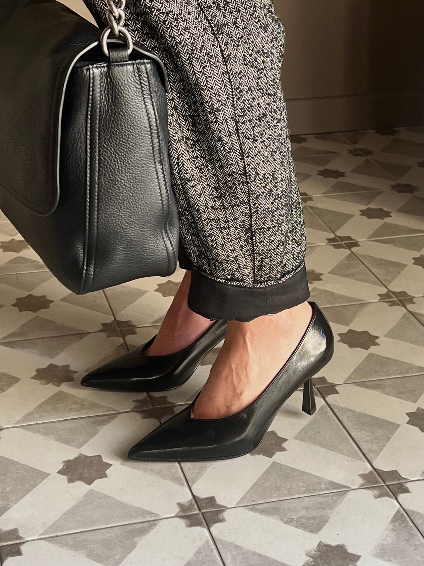 Decolletè in pelle con scollo a V