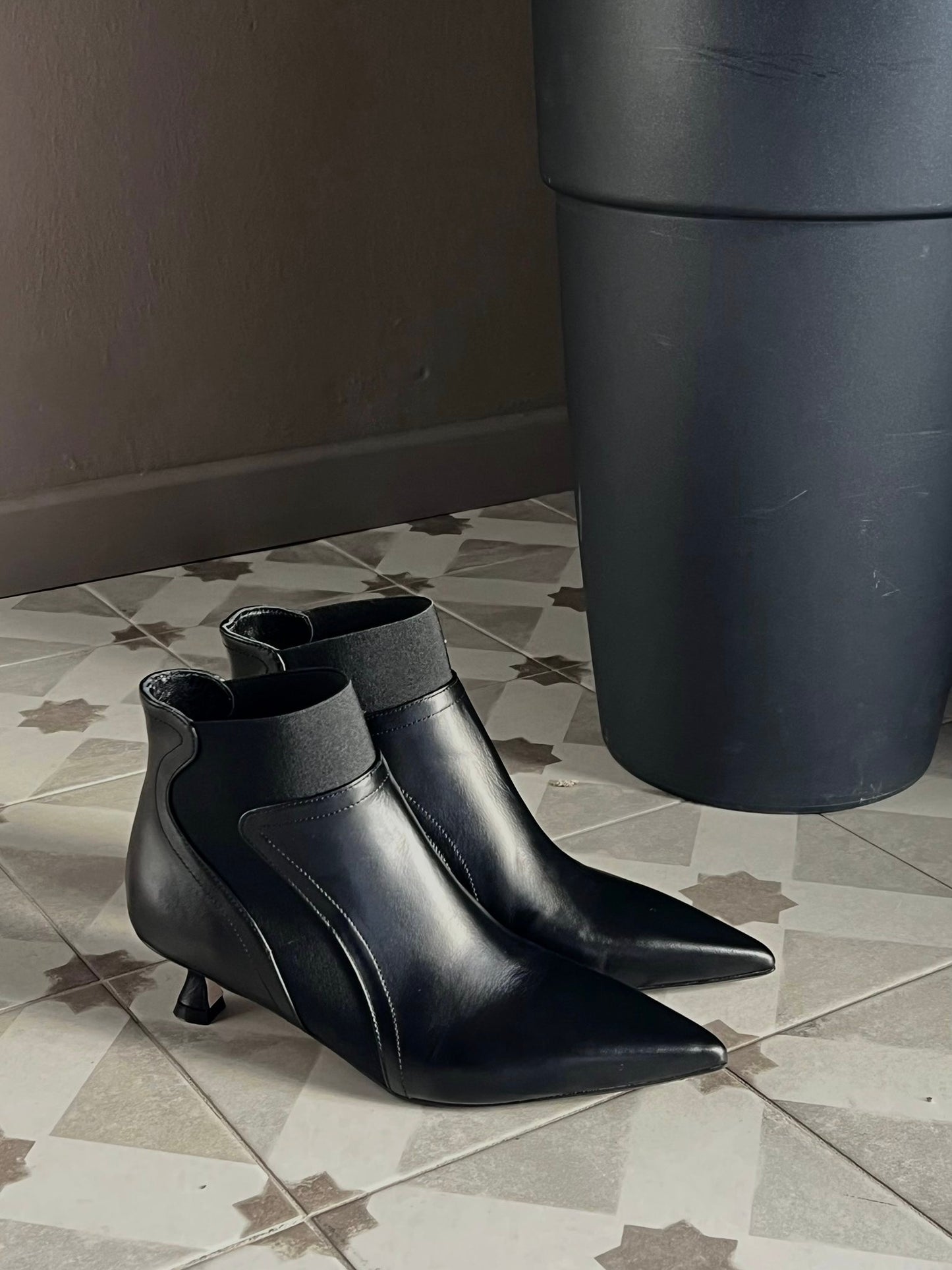 Stivaletto in pelle Anna F con elastico alla caviglia