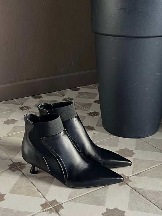 Stivaletto in pelle Anna F con elastico alla caviglia