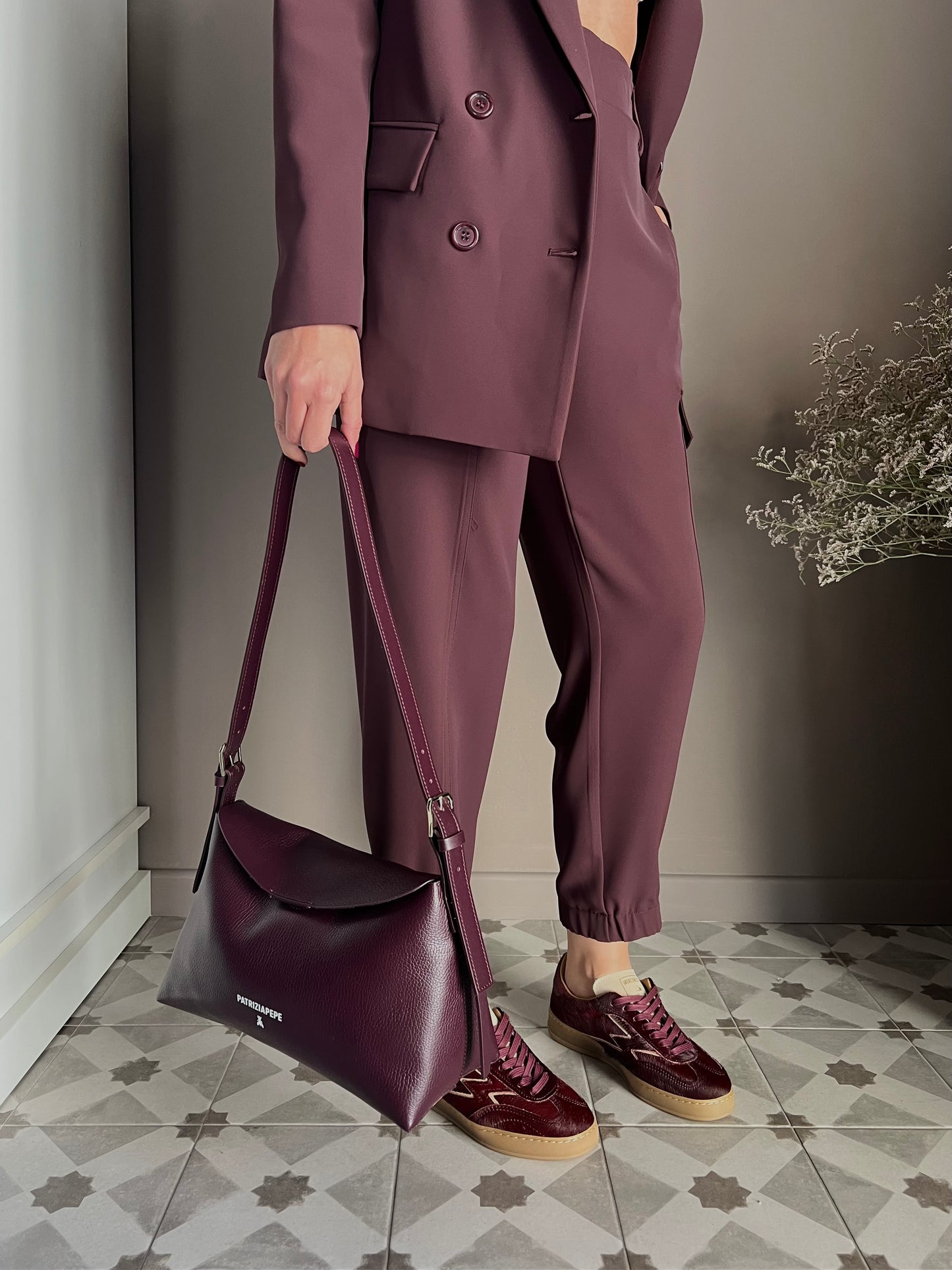 Pantalone in crepe cargo bordeaux