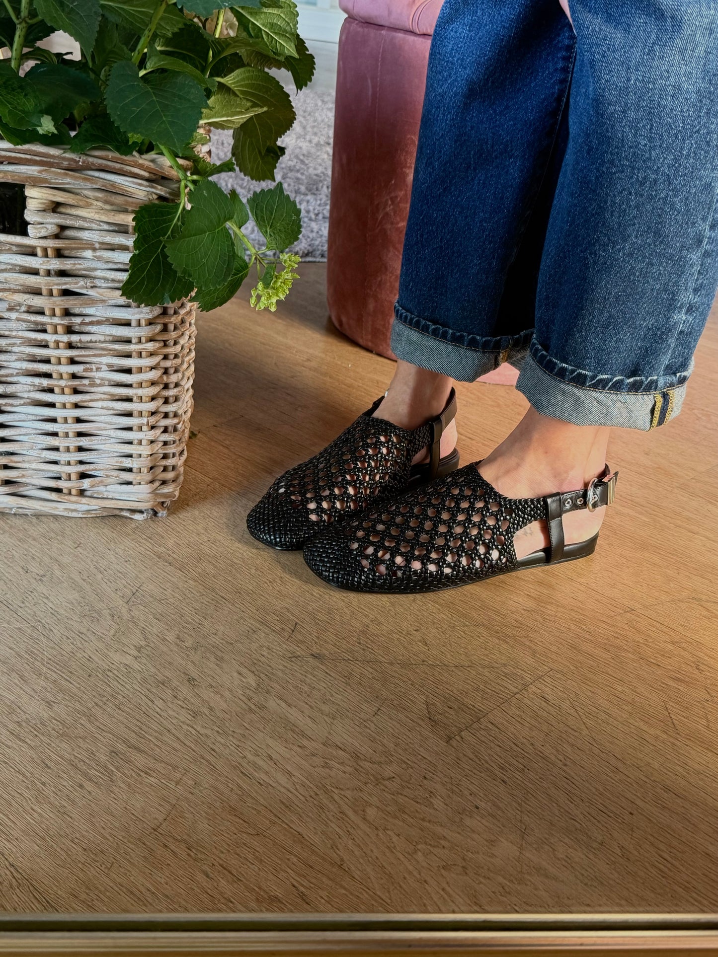 Sandalo Flat in Pelle Intrecciata Nero
