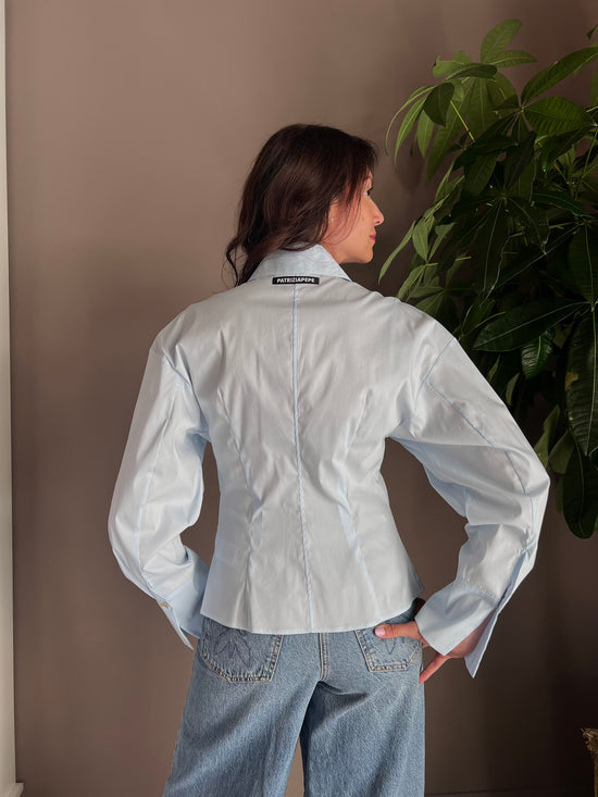Camicia in cotone con spalla scesa Azzurra