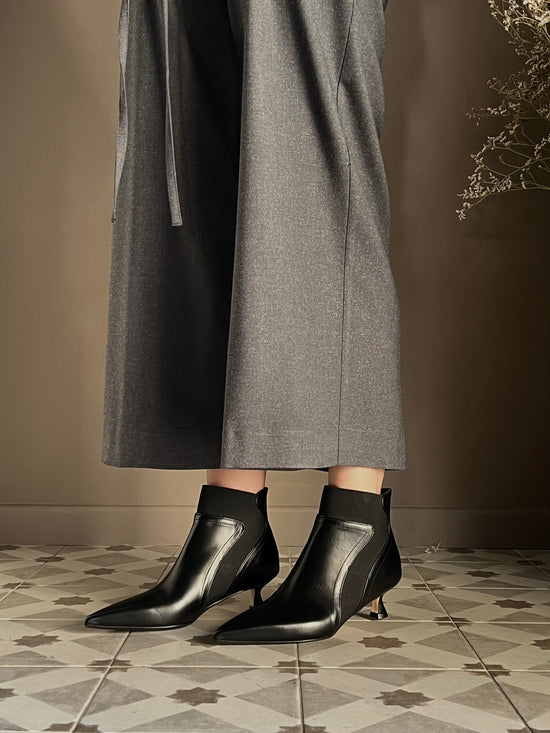 Stivaletto in pelle Anna F con elastico alla caviglia