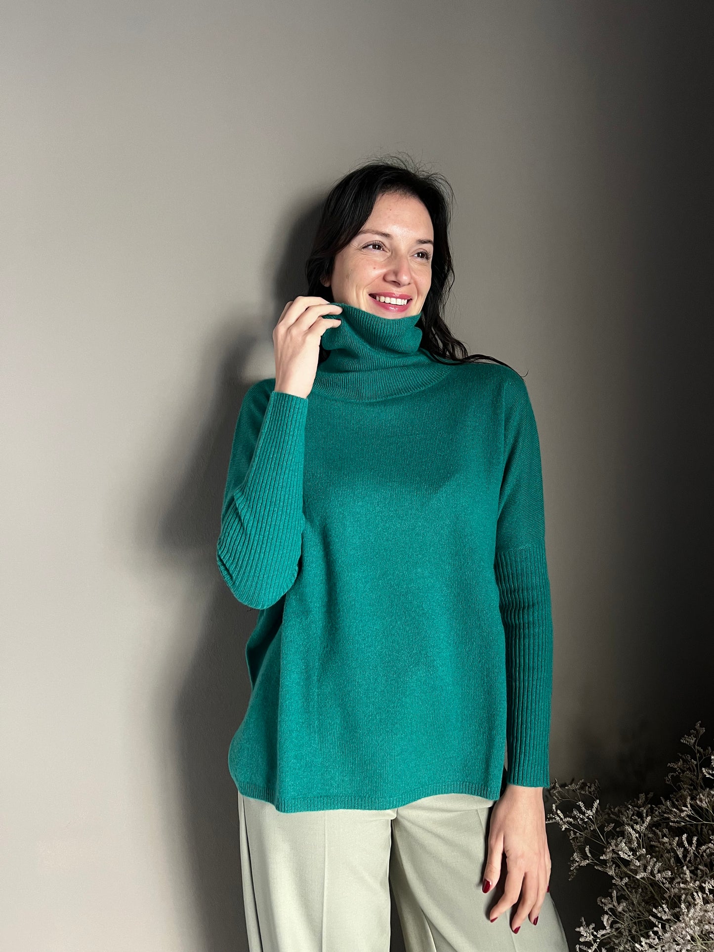 Maglia In Cashemire collo alto maniche aderenti