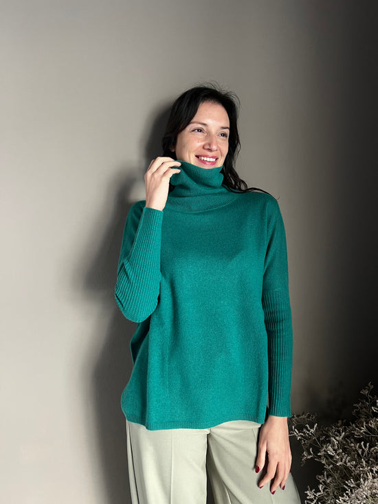 Maglia In Cashemire collo alto maniche aderenti