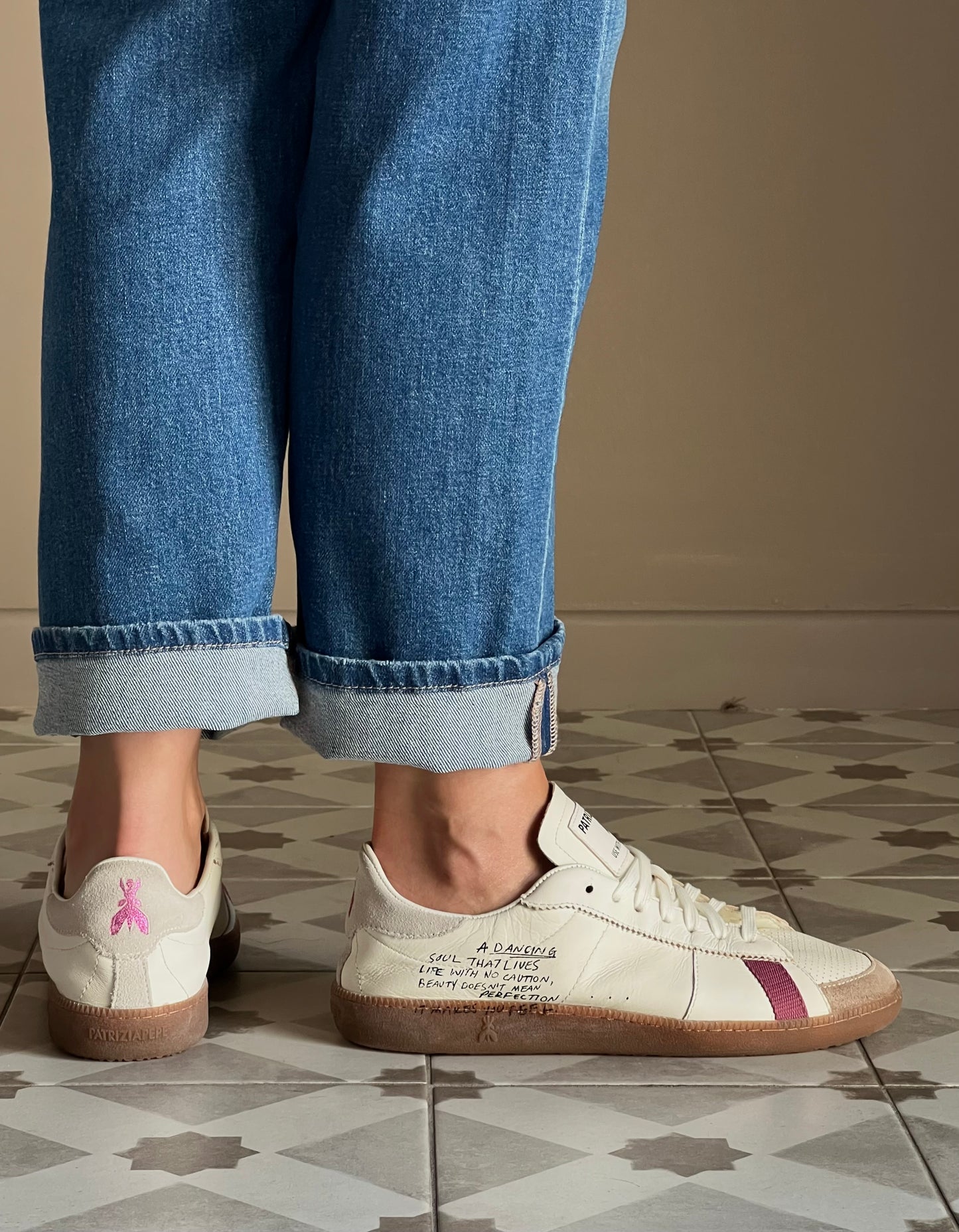 Sneakers in nappa con lettering purple